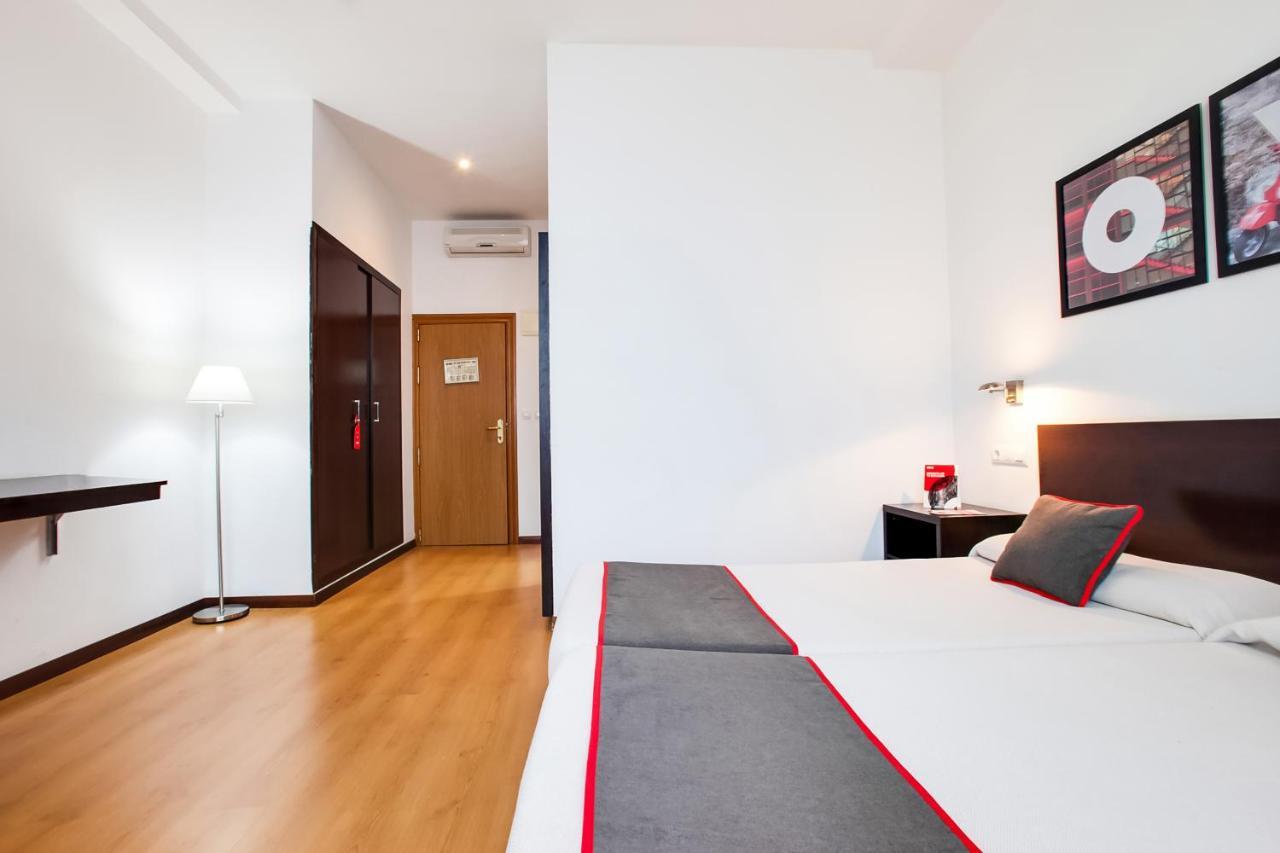 Oyo Hotel Parque Empresarial Авила Экстерьер фото