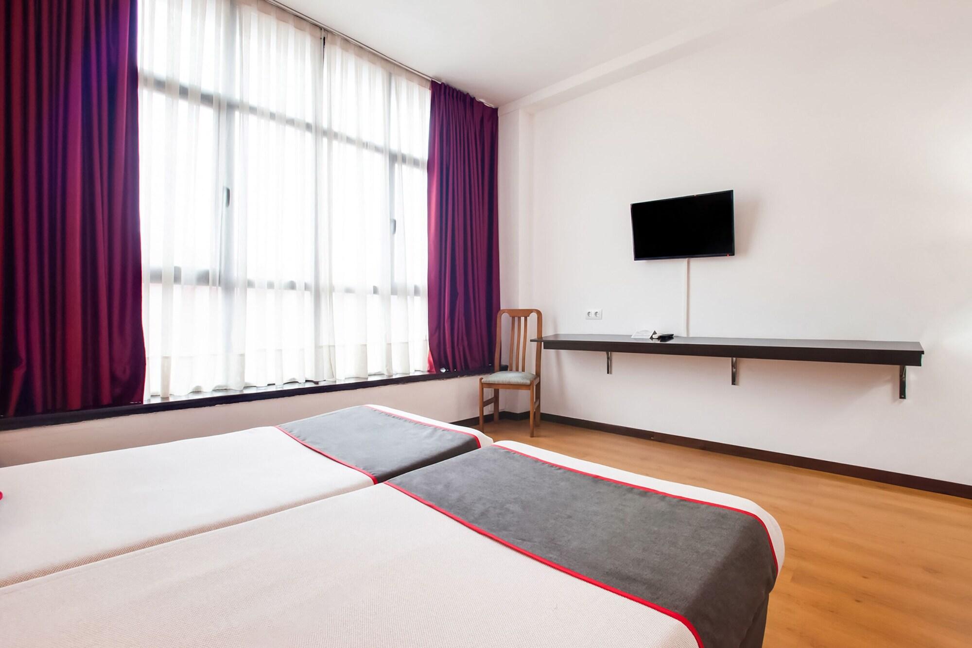 Oyo Hotel Parque Empresarial Авила Экстерьер фото
