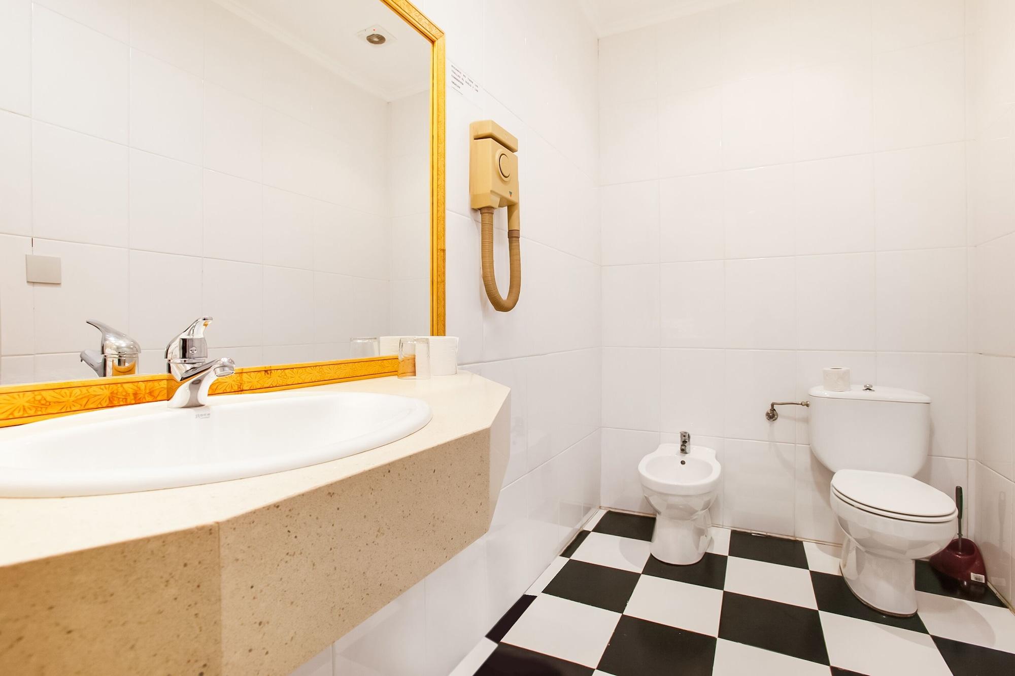 Oyo Hotel Parque Empresarial Авила Экстерьер фото