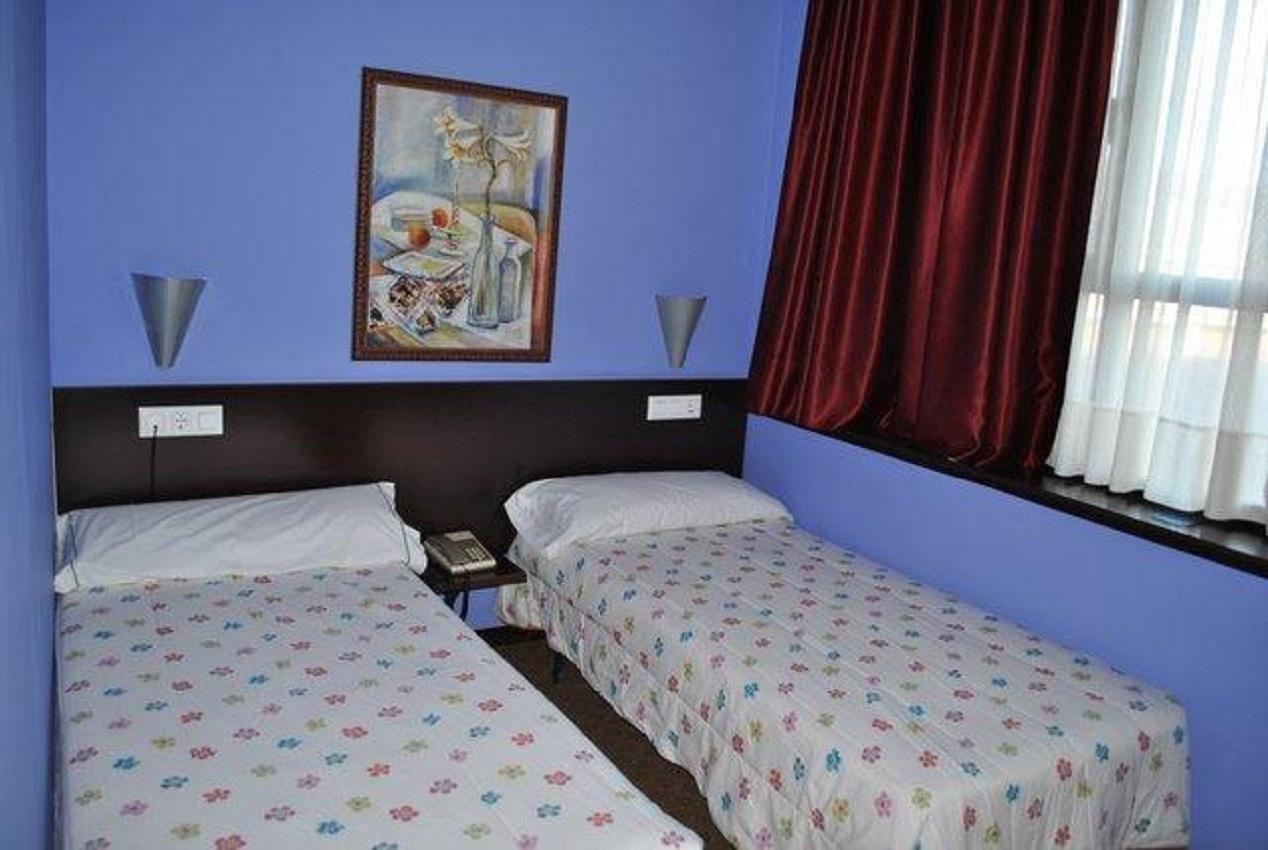 Oyo Hotel Parque Empresarial Авила Экстерьер фото