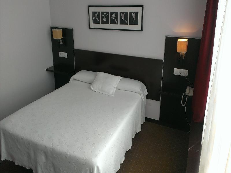Oyo Hotel Parque Empresarial Авила Экстерьер фото